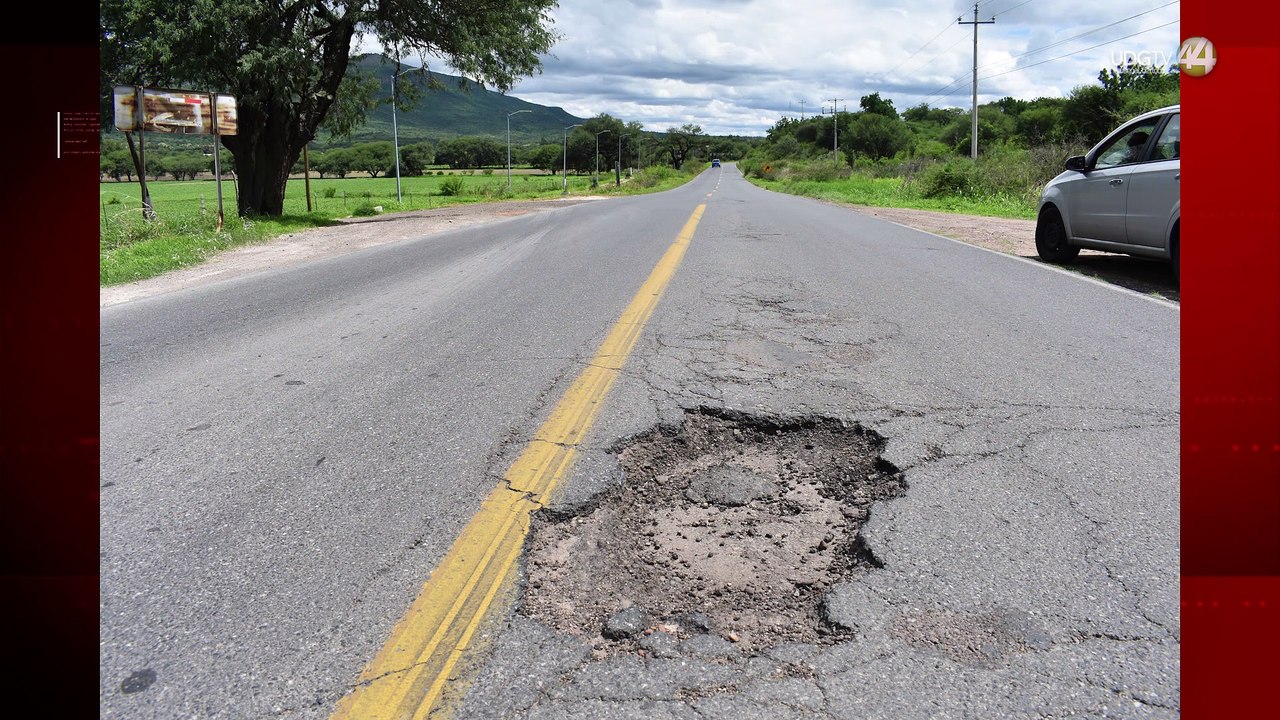 Ciudadanos bloquean la carretera federal 80 exigiendo reparaciones inmediatas
