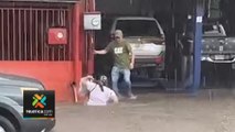 tn7-adulta-mayor-herida-tras-caer-a-zanja-durante-inundación-en-Alajuela-110724