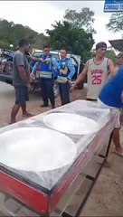 Pelea entre policías y pobladores en La Ceiba
