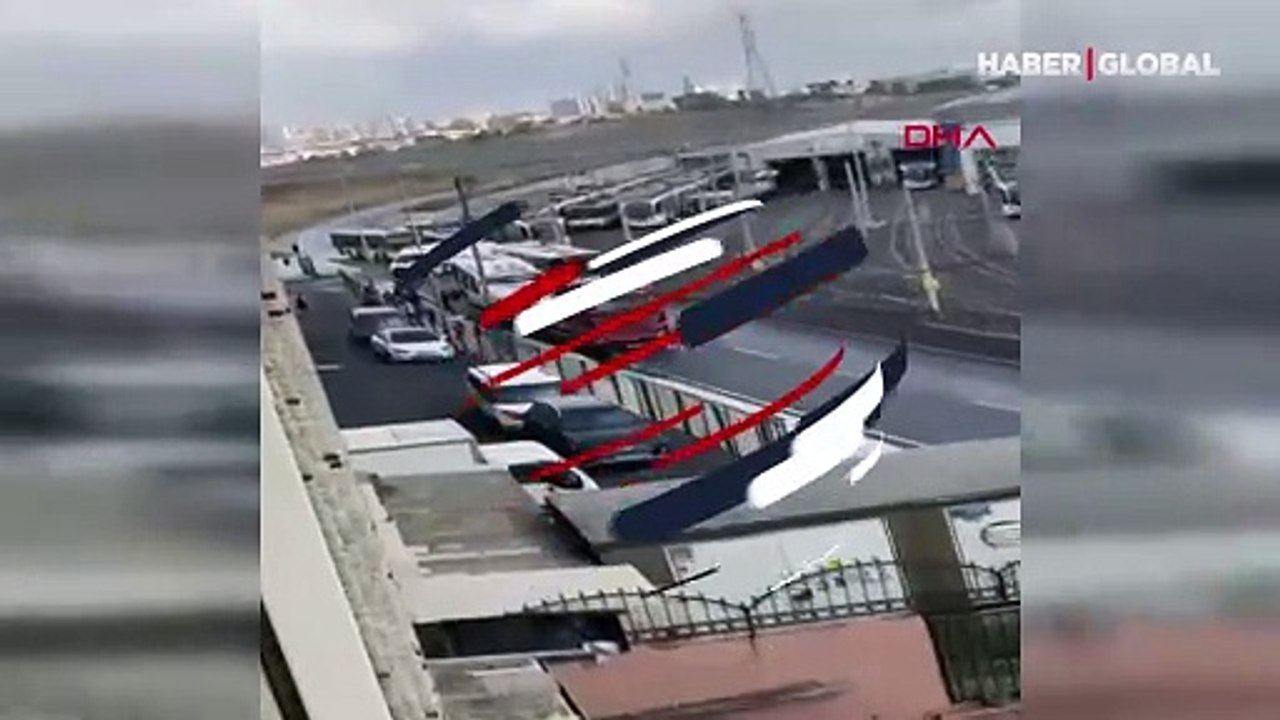 Sultangazi'de İETT otobüsü, tıra çarptı: Yaralılar var