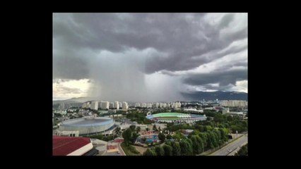 하늘에 구멍 뚫린 폭우 사진 "진짜야?가짜야?" [앵커리포트] / YTN