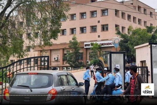 Raipur Crime News: एम्स अस्पताल के मरीज ने सड़क पर मचाया उत्पात, ASI और आरक्षक को चाकू मारकर किया घायल...देखें VIDEO