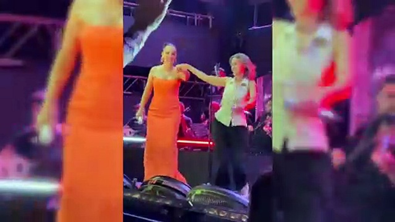 Ebru Gündeş konserine Yıldız Tilbe damgası