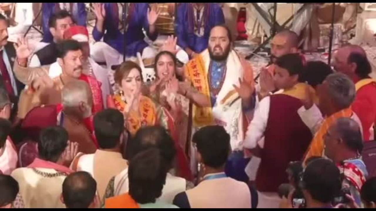 India, rito indù prima delle mega nozze di Anant Ambani e Radhika