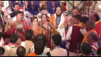 India, rito indù prima delle mega nozze di Anant Ambani e Radhika