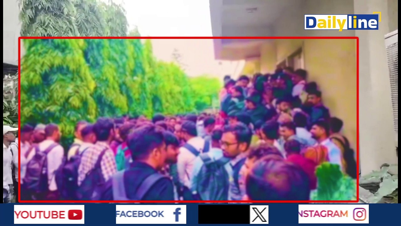 Job के लिए मची ऐसी होड़, railing तोड़ नीचे आ गिरे युवक  ! | Gujarat railing collapse | Daily Line