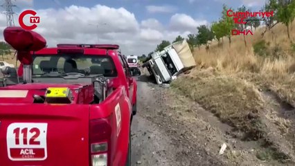 Kamyonet yan yattı: Sürücü yara almadan kurtuldu