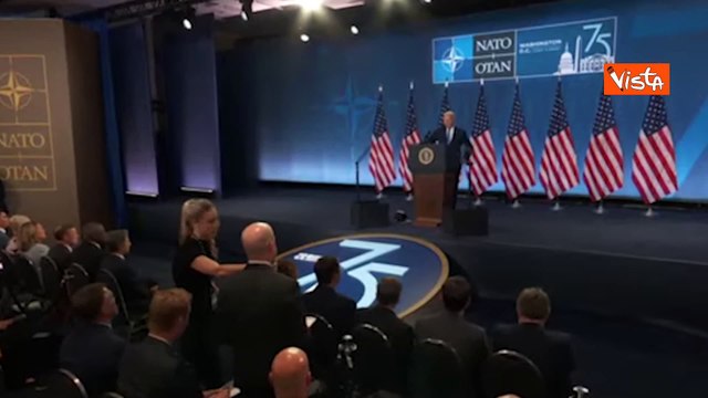 Serie di gaffe per Biden, chiama Zelensky Putin e Kamala Harris Trump
