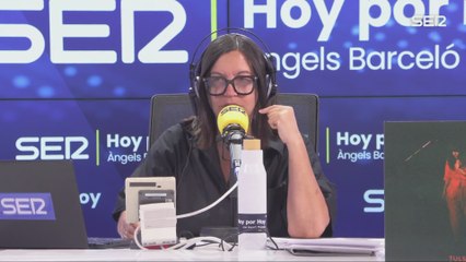 "Solo decirte que llevo enamorado de ti desde los 14 años": la surrealista declaración de amor de un oyente a Àngels Barceló en 'Hoy por hoy'