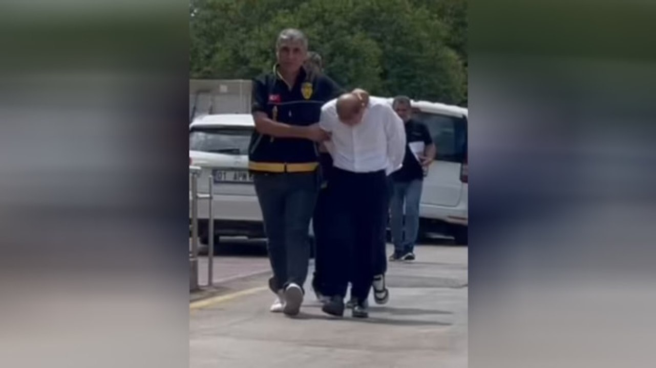 İçişleri Bakanlığının adını kullanarak sahte kimlik kartı düzenleyen şüpheliler Adana'da yakalandı