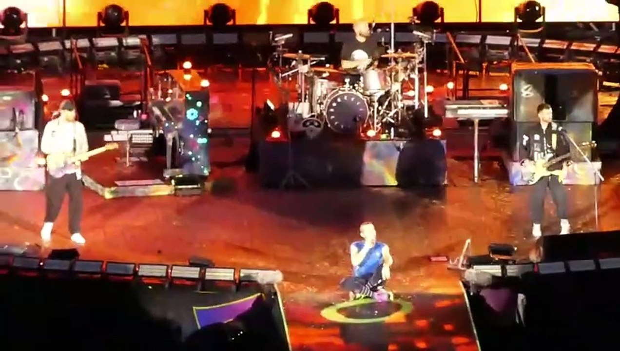 Coldplay | Paradise (Multicam - Lyon - 2024)