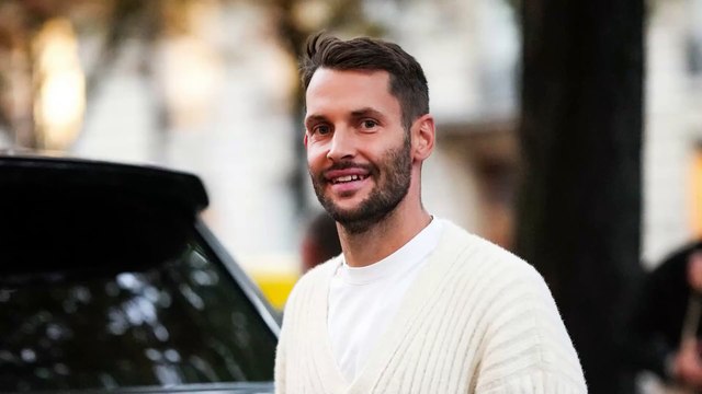 GALA VIDÉO - PHOTO - Simon Porte Jacquemus papa de jumeaux : ce cliché familial qui fait fondre la toile