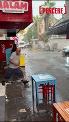 İzmir’de sağanak: İki kişi elektrik akımına kapıldı