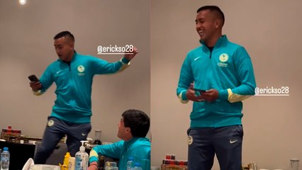 Erick 'Chiquito' Sánchez recibe novatada con el América y deleita cantando 'Tulum' de Grupo Frontera con Peso Pluma