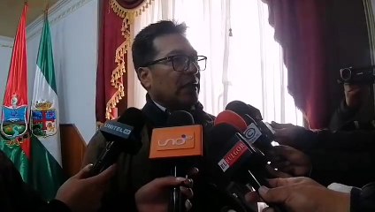 Desnudo, con dos impactos de bala y debajo de su vehículo encuentran a un hombre en Oruro