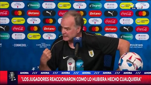 El enojo de Bielsa por los lamentables sucesos entre jugadores de Uruguay e hinchas de Colombia en la semifinal