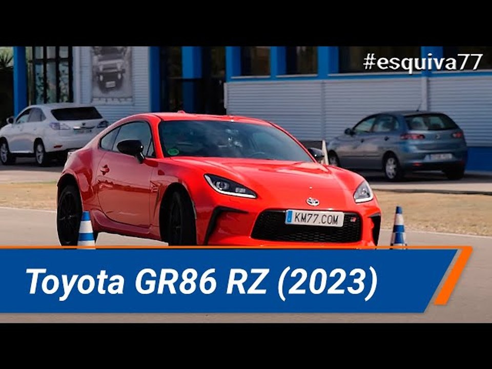 TOYOTA GR86 - Maniobra de esquiva (moose test) y eslalon | km77.com