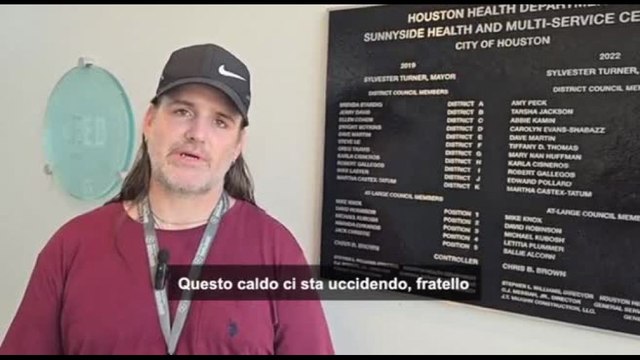 Houston senza corrente dopo l'uragano Beryl, residenti disperati