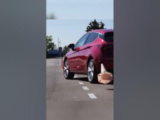 El Opel Astra del 2020 en la #esquiva77 ¿qué tal se le dio? #shorts