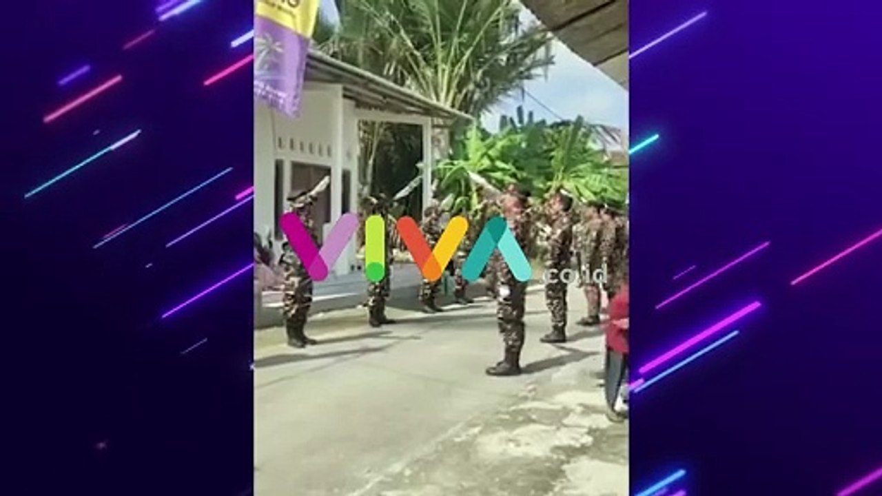Anggota ORMAS Nikah Pakai Upacara 'Pedang Pora TNI'