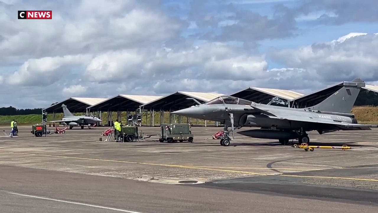 Les pilotes de la base aérienne 118 de Mont-de-Marsan se préparent pour le défilé du 14 juillet