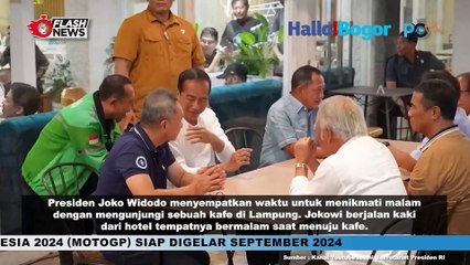 Jokowi Jalan Kaki Nikmati Malam di Kafe Lampung, Warga Antusias Berfoto
