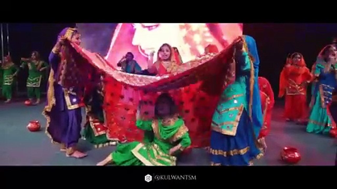 Cute girls dance