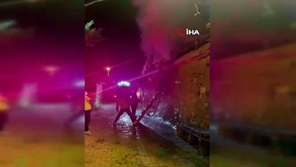 Alevlere teslim olan ev yanarak kül oldu