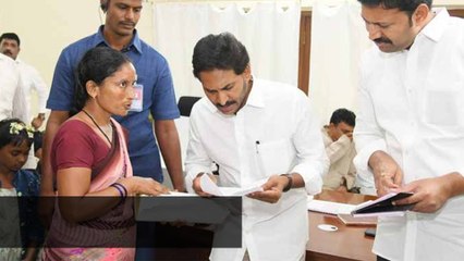 Andhra Pradesh మాజీ CM Jagan లో అనూహ్య మార్పు.. నేరుగా జనంలోకి వెళ్లేలా ప్రణాళికలు | Oneindia Telugu