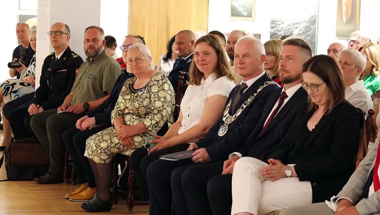 Elżbieta Szalewska z Odznaką Honorową Gminy Bytów