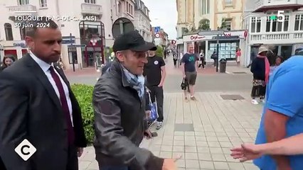 Dans "C à vous",  Nicolas Beytout explique que la situation d'Emmanuel Macron est celle d'Aznavour dans sa chanson "Mes emmerdes" : "Une ascension fulgurante grâce à ses amis et il gâche tout"