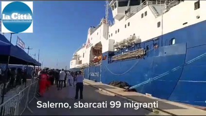 Sbarco a Salerno, 99 migranti al porto