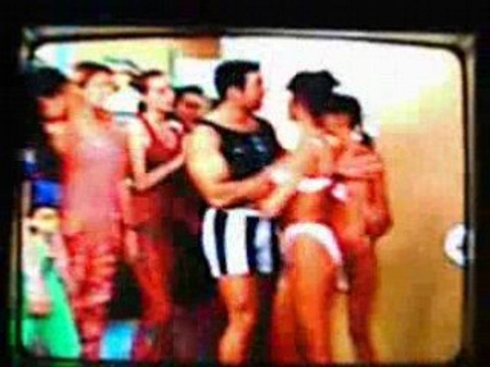 Vidéo filles d'a côté gérard est un homme