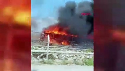 Deprem bölgesinde facia: Depremzedelerin konteyner evleri kül oldu