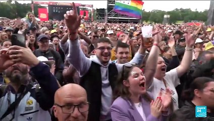 En France, le festival des Vieilles Charrues fait carton plein malgré la pluie bretonne