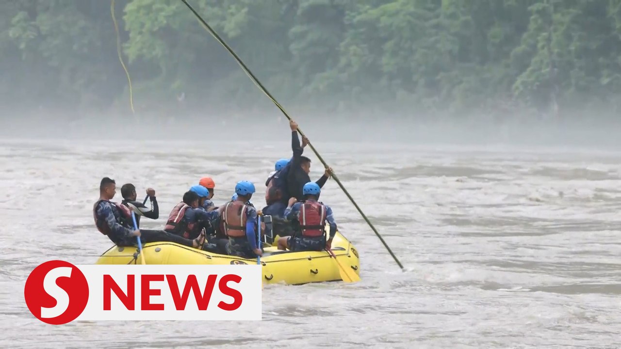 Search for 51 bus passengers and crew resumes in Nepal