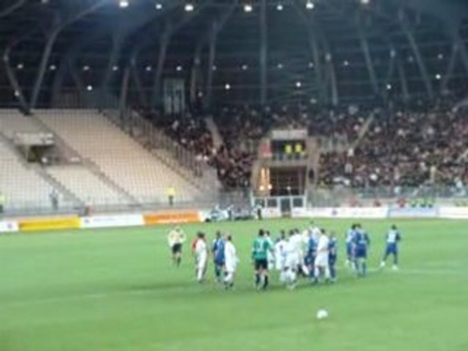 Grenoble - Niort 3-1 N.Akrour blessé