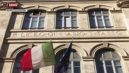 Italie : le gouvernement interdit l'usage du téléphone portable au collège