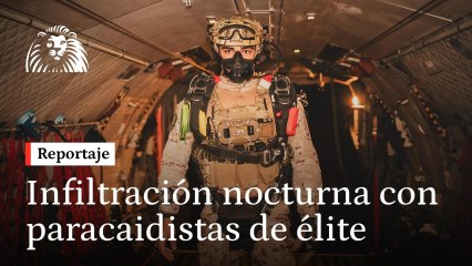 Así es una infiltración nocturna con paracaidistas de élite del EZAPAC