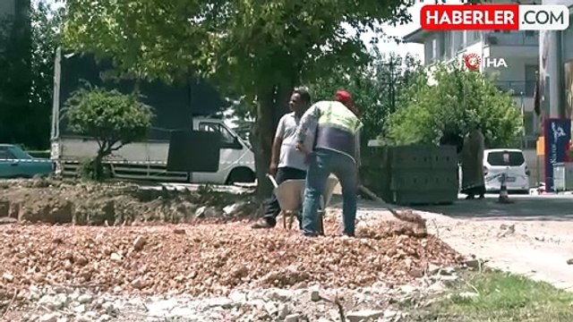 CHP'li Etimesgut Belediyesi, 16 Türk devletinin bayrağını kaldırdı