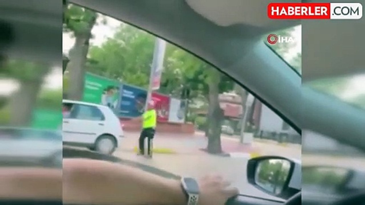 Böyle rahatlık görülmedi, trafik polisinin haklı sitemi gülümsetti