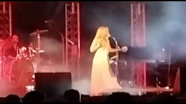 Noemi interrompe concerto a Firenze e lancia messaggio per sorellanza