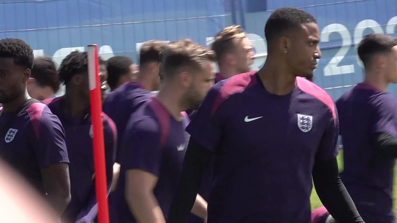England full squad train ahead of Sunday's Euro 2024 final video