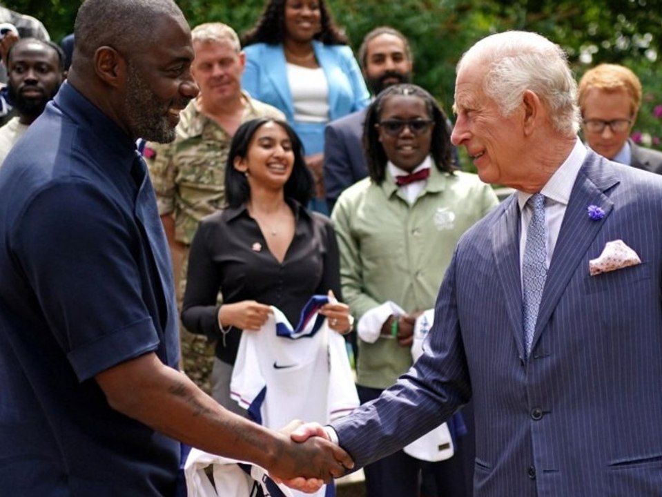 Darum trafen sich König Charles und Idris Elba