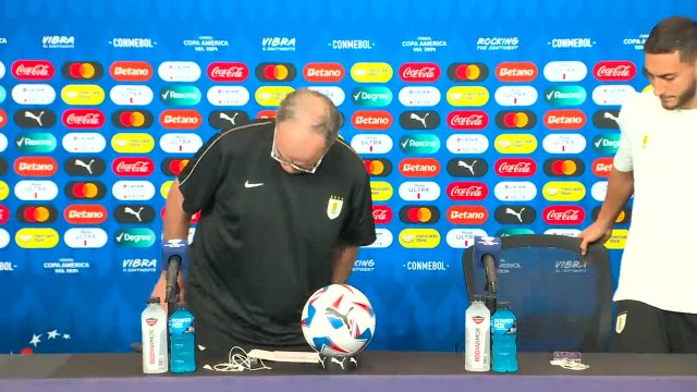 Conferencia de prensa histórica de Marcelo Bielsa tras el Uruguay vs. Colombia