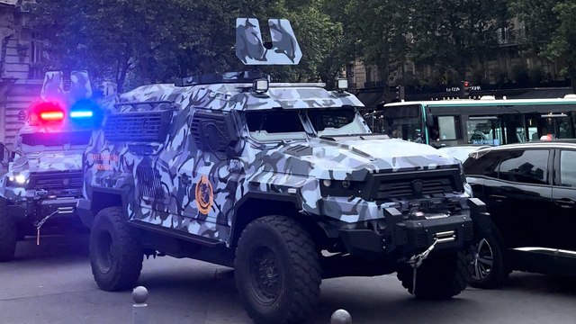 JO Paris 2024 : des blindés qataris dans les rues de la capitale surprennent passants et internautes
