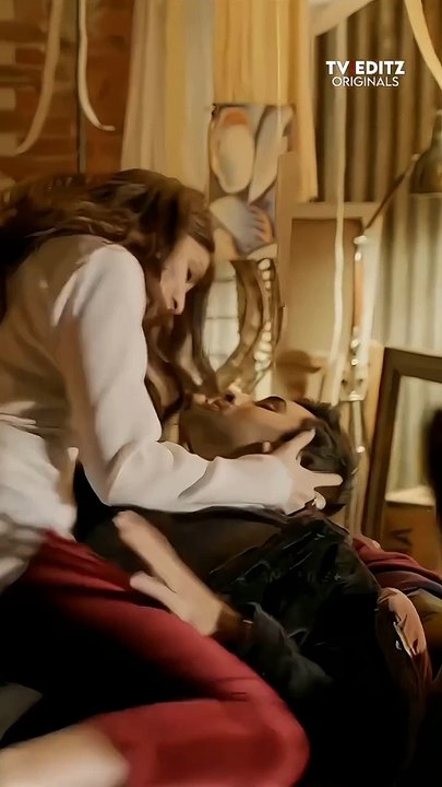 Bollywood Hot Kissing Videos