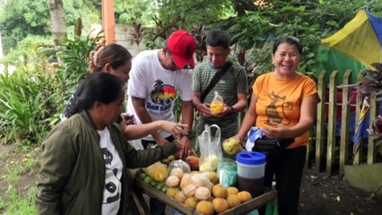 Manhunt continues after Australian couple murdered in Philippines hotel