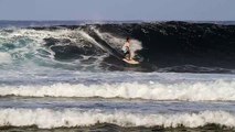 Asiknya bermain Surfing / Selancar di Pulau Sumatra