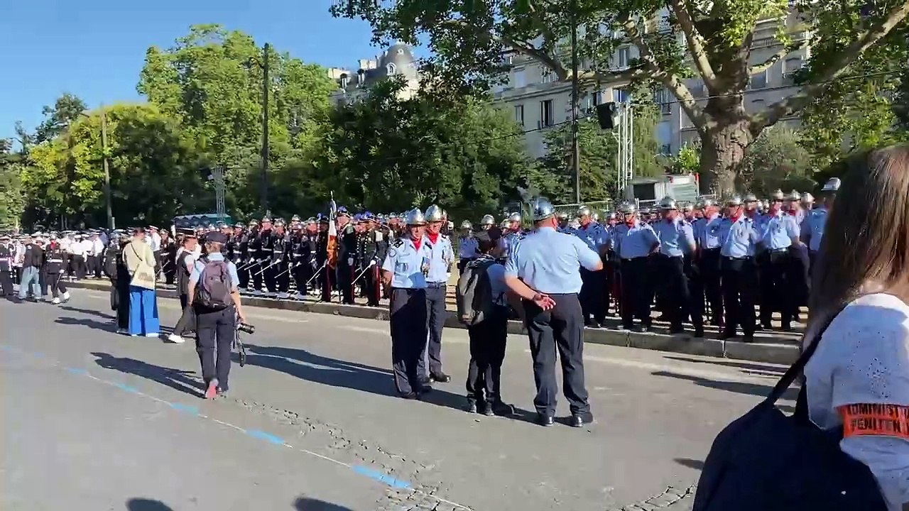 #France La #traditionnelle #parade #militaire de la #fête #nationale dérogera cette année à son #itinéraire sur les Champs-Élysées pour se dérouler #avenue #Foch à #Paris.